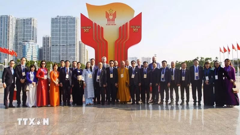 出席第十一届全国爱国竞赛表彰大会的代表合影。（图片来源：越通社）
