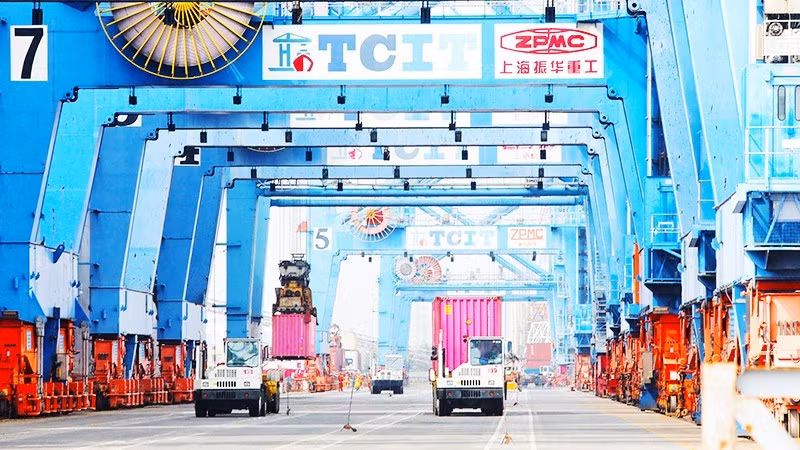 附图。