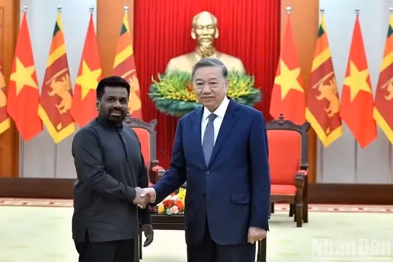 越共中央总书记苏林会见2025年5月4日至6日对越南进行国事访问并出席联合国卫塞节的斯里兰卡总统阿努拉·库马拉·迪萨纳亚克。