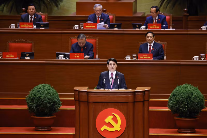越南国家主席梁强在越南共产党第十四次全国代表大会上致开幕词。