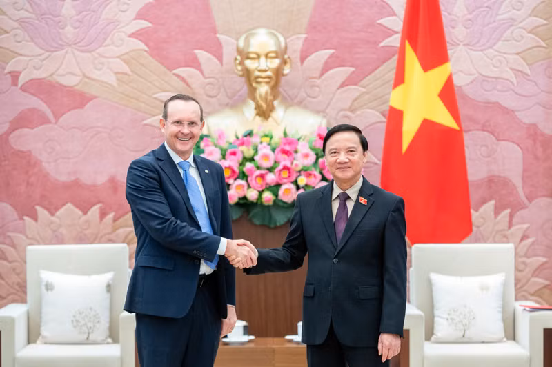 越南国会副主席阮克定会见巴西—越南友好议员小组主席霍奈塞尔。