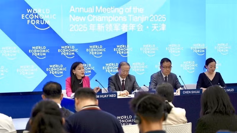 世界经济论坛第十六届新领军者年会发布会。（图片来源：新华社）