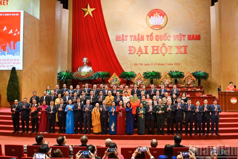 越南祖国阵线中央委员会主席团。