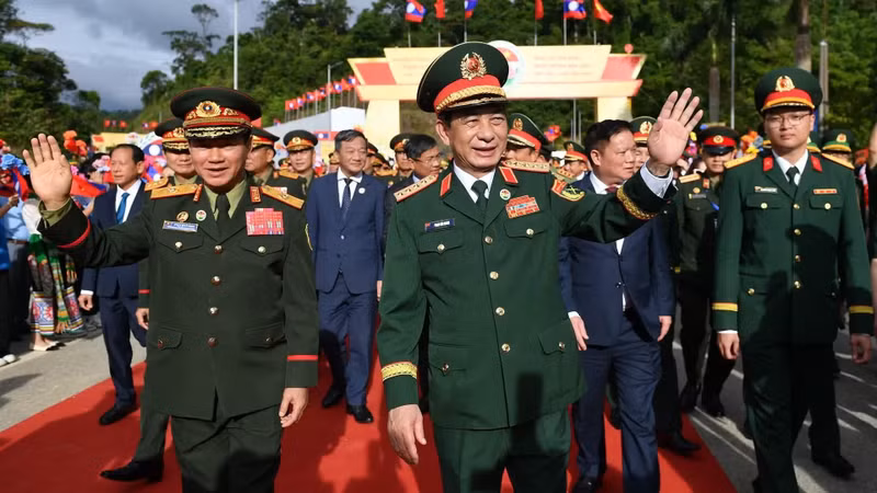 潘文江大将和坎良•奥萨宋大将出席活动。