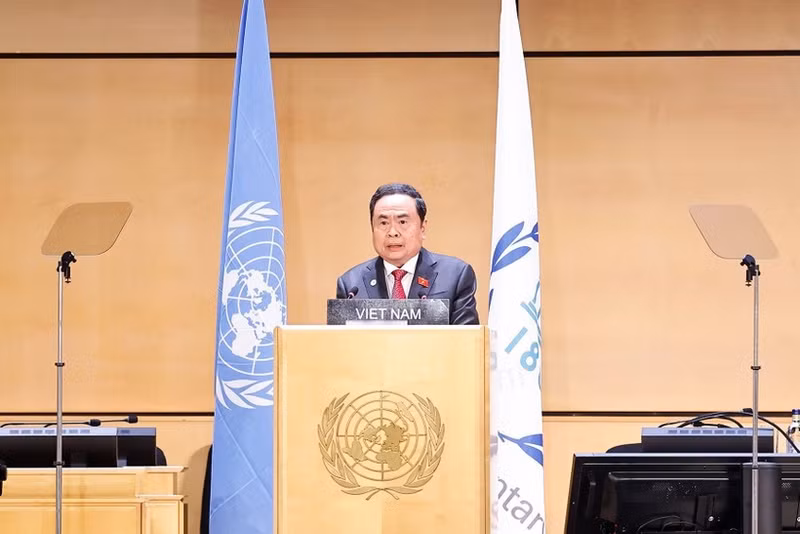 越南国会主席陈青敏在第六次世界议长大会全体会议上发表重要讲话。（图片来源：越通社）