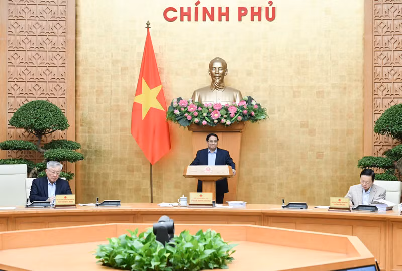 越南政府总理范明正主持召开10月政府例行会议。