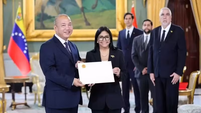 越南大使向委内瑞拉临时总统递交国书。（越南驻委内瑞拉大使馆供图）