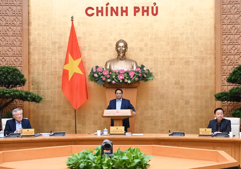 范明正总理在会议上发表讲话。