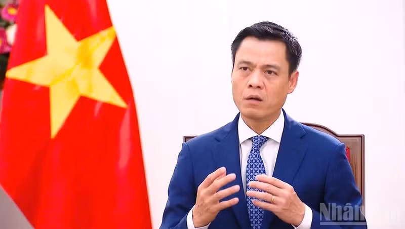 越南外交部副部长邓黄江。