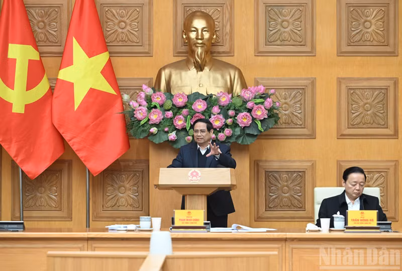 范明正总理发表讲话。