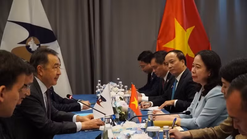 国家副主席武氏映春会见欧亚经济委员会主席巴基特詹•萨金塔耶夫。（图片来源：越通社）