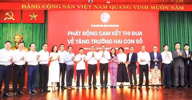 胡志明市人民委员会已发起关于实现两位数增长的竞赛承诺。