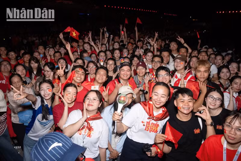 “国家音乐会”《祖国在我心中》正式“开演”前，与观众一同感受热烈氛围【组图】