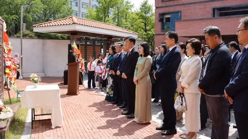 越南驻韩国大使馆举行胡志明主席缅怀仪式。