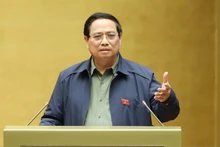 范明正总理在会上发表讲话。