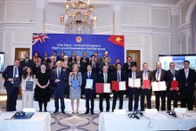 苏林总书记出席越南与英国合作协议签署仪式。