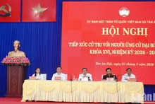 越南国会主席陈青敏出席会议。