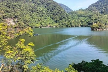 巴贝湖景区一角。