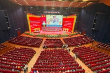 代表着政府党委全部2211个基层组织中的逾20.9万名党员的453名代表出席大会。(图片来源:VGP)