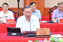 苏林总书记发表讲话。