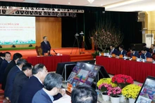 苏林总书记在会上发表讲话。