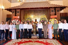 越南国会主席陈青敏上香缅怀原党和国家领导人【组图】