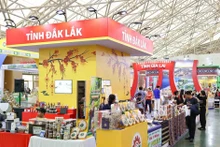 西原地区各省市的展位。（图片来源：越通社）