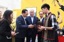 裴青山副总理参观2026年春季展销会。