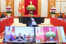 越共中央总书记苏林同柬埔寨人民党主席洪森通电话。