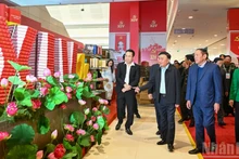 越共中央书记处常务书记陈锦秀主持越共十四大的筹备工作初步审查【组图】