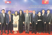 出席“越南与柬埔寨生产、分销与物流企业对接会”的越南工贸部、柬埔寨商务部及西宁省人民委员会领导。