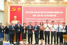 各位代表合影留念。