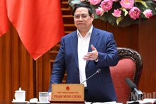 范明正总理在会上发表讲话。