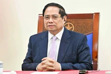 越南政府总理范明正与马来西亚总理安瓦尔·易卜拉欣通电话。
