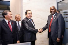 越南国会主席陈青敏会见古巴人民政权全国代表大会主席埃斯特万·拉索·埃尔南德斯。