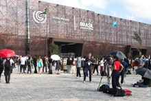 2025年11月10日，代表们在巴西贝伦出席《联合国气候变化框架公约》第三十次缔约方大会（COP30）。（图片来源：新华社）