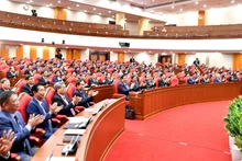 党和国家领导以及各位代表出席会议。