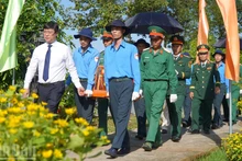同塔省领导与人民送别英雄烈士归于祖国大地【组图】