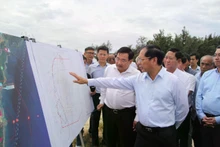 裴青山副总理视察宁顺一号和二号核电站项目的规划建设工作。（图片来源：青年报）