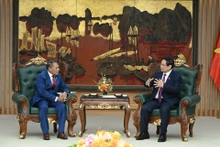 越南政府总理范明正会见所罗门群岛外交和外贸部长。