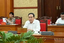 越共中央政治局与同塔省委常委会、广治省委常委会举行工作会议【组图】