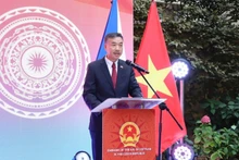 越南驻捷克大使杨怀南在开幕辞中的讲话。（图片来源：越南之声）