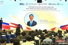 日本驻越南大使伊藤直树在仪式上发表讲话。
