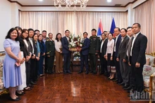 越南驻泰国大使馆祝贺老挝国庆50周年。