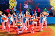 胡志明市胜三迎翁节上的精彩艺术节目。