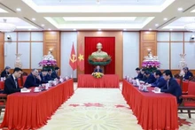 越共中央总书记苏林同古巴共产党第一书记、古巴共和国主席迪亚斯-卡内尔通电话【视频】