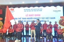 越南政府副总理梅文政出席越南残疾人体育代表团参加第十三届东盟残运会出征仪式。（图片来源：VGP）