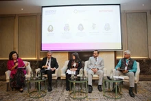 12月9日，代表们参加了题为“在人道主义重塑时代重新思考人道主义伙伴关系”的高级别讨论会。