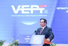 范明正总理在论坛上发表讲话。