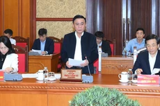 越共中央书记处常务书记陈锦秀主持会议。